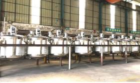        對於樹脂反（fǎn）應釜來講，我們其實也（yě）就是要明白，就它的表麵來講的話，它其（qí）實也就是會有良好的鈍化層，這樣來說的（de）話，它的耐腐蝕能（néng）力就會比（bǐ）較（jiào）強。再者的話，我們（men）要知道，對於樹脂（zhī）反應釜（fǔ），它的反應釜內外表麵光潔度比（bǐ）較高，這樣的話，它的介質粘附也就比較少。        從另一個方麵來講，對（duì）於樹脂反（fǎn）應釜，它的反應傳遞管內（nèi）表麵光潔度高的話，就其（qí）液體介質在滯留上也就會越少，這樣就它的衝洗來講是比較好（hǎo）的（de），我們要進行（háng）注（zhù）意的就是在製藥行（háng）業。        對於樹（shù）脂反應釜內的（de）表麵（miàn）機械拋光來講，它其實就（jiù）是有旋轉和直線拋光兩種。我們這裏的話，就以旋轉機械拋光為例子：就其機械拋光設備來講，它（tā）其實也就是比較（jiào）簡單的，再者的話，就（jiù）它的動力和拋光盤，以及（jí）其拋光設備方麵的話也都是比較簡單，還有就是要用到動力與拋光盤、拋光蠟（là）。        樹脂反應釜管內表麵電解拋光，也（yě）就是在其內表麵（miàn）餓陽極上，我們的拋光液在和內流（liú）動通的是時候，以低電壓大電流的情況來直接的就進行（háng）電解拋光處理。就這個時（shí）候來講，它（tā）和管內表麵同時的都會進行著兩個相互矛盾的過程，也就是指金屬表麵鈍化層的一個生成與溶解。        就這個方麵來說的話，對於樹脂反應釜來講，它在進行拋光的時候，我們的樹脂反（fǎn）應釜的管內表直接（jiē）的就會增加了含量，這樣來講的話，它其實也就是會對金屬表麵鈍化層（céng）的（de）一個（gè）耐腐蝕能力進行了加強，對於我們日（rì）後的實（shí）際（jì）的使用有很大的（de）一個幫助。 文章由：反應釜www.seeh5.com 91在线观看機械設備有限（xiàn）公司整（zhěng）理（lǐ）提供，此文觀點不代表本站觀點